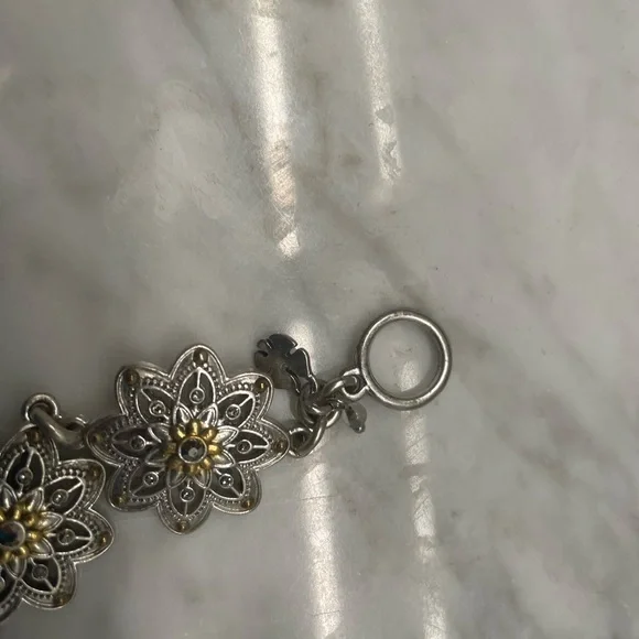 Flower bracelet - Picture 3 of 4